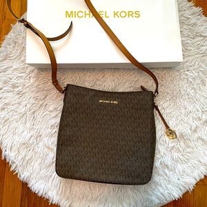 Michael Kors Jet Set Travel Large Messenger Bag